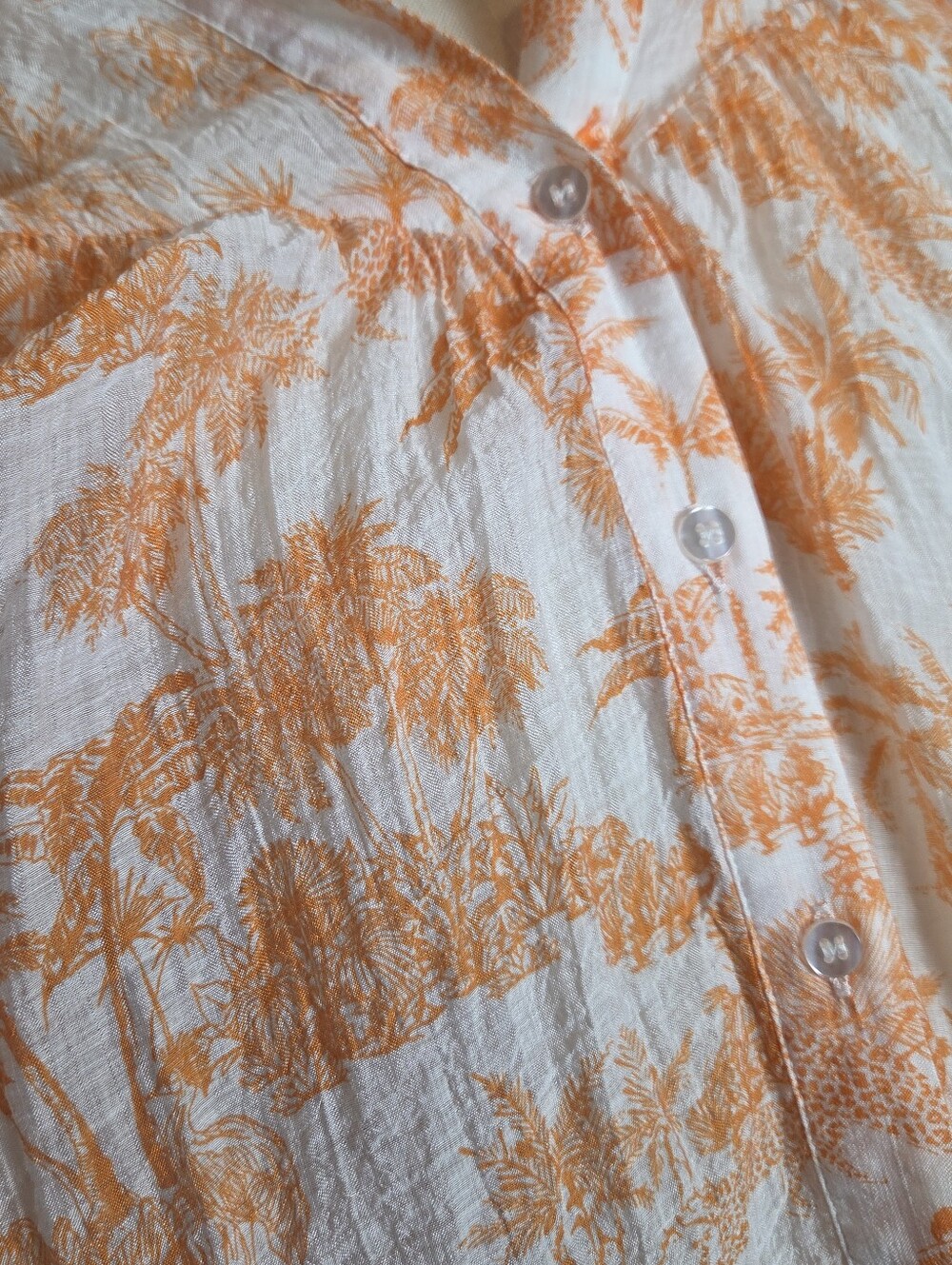 Toile Button Down Top With Balloon Sleeves - Picture 5 of 12